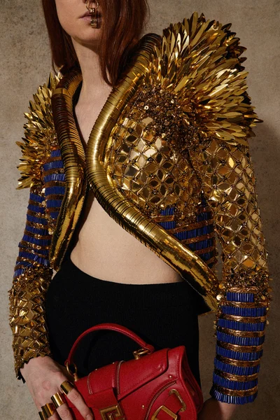 Look 16